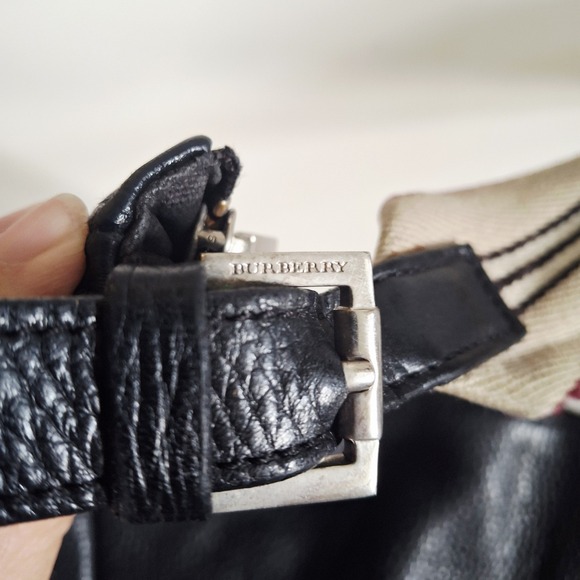 Vintage Burberry Black Pebbled Leather Hobo Shoulder Bag - Picture 15 of 16